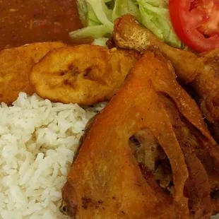 Pollo Frito, Arroz Blanco, Habichuelas, Maduros / Fried Chicken, White Rice, Beans