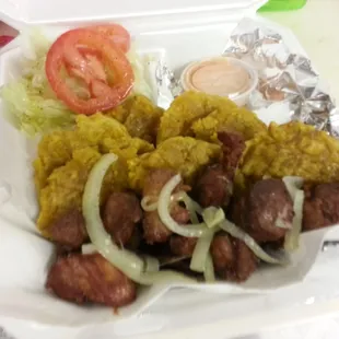 Carne frita con mofongo y ense