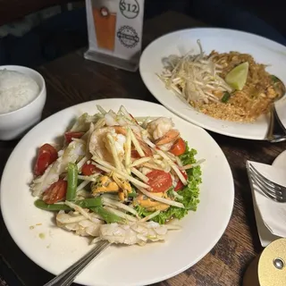 SEAFOOD Papaya Salad