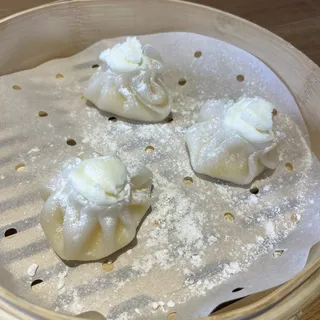 Buuz mochi with mango