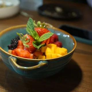 Mango Granola Fruit Bowl