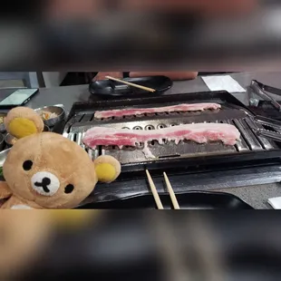 They have a good variety of meat, poultry and seafood to choose from! #aycegogi #vannuys #mortimerthebear #rilakkuma #meat #kbbq