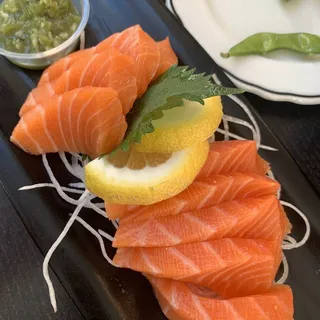 P06. Salmon Sashimi