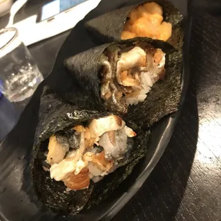 H08. Salmon Skin Hand Roll