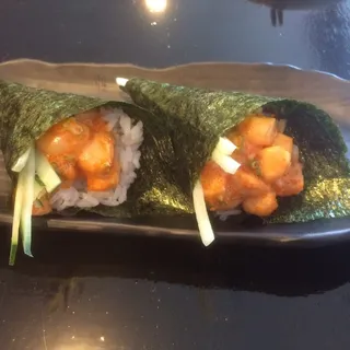 H10. Spicy Scallop Hand Roll