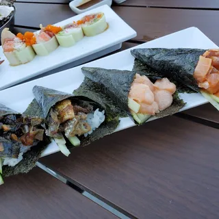 H07. Salmon Hand Roll