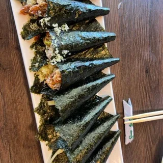 C06. Salmon Skin Roll
