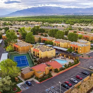 A drone view of the Sombra Del Oso apartment community