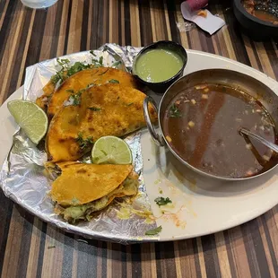 Quesa birria mui delicioso!