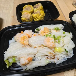 Shu Mai and steamed shrimp rice roll