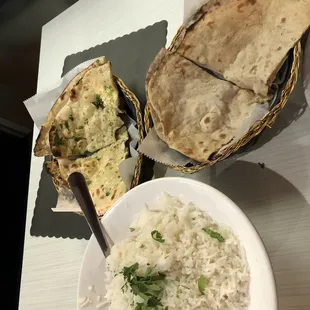 Garlic naan and tandoori roti