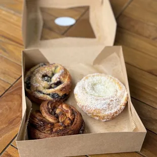 food, dough desserts, donuts