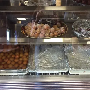 Today's dessert selections are almost gone.