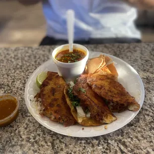 Tacos enchilados de barbacoa.