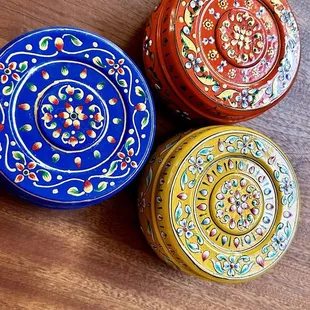 Beautiful serving bowls for the tosai (dosa)