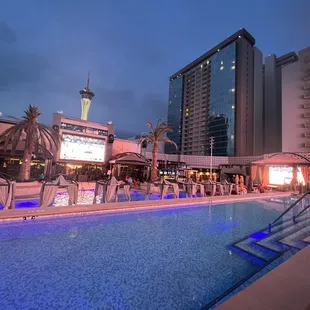 Closing time at Azilo