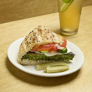 kuku sabzi sandevich