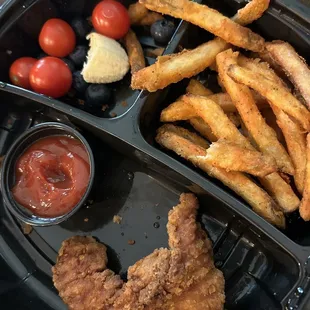 Kids chicken meal (comes with 4-5 tenders)
