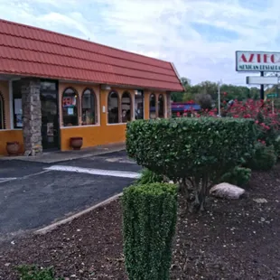 Azteca Gastonia store front