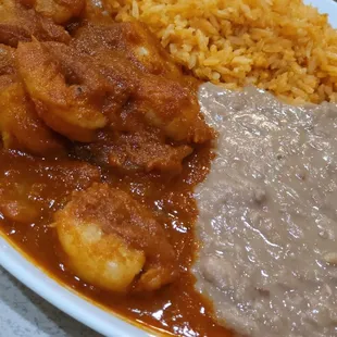 a plate of mexican food