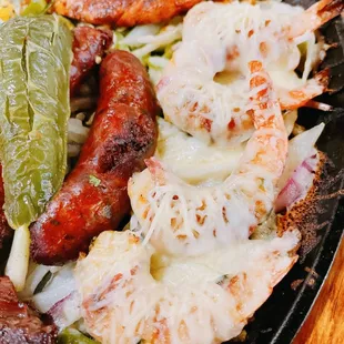 Shrimp wrapped in bacon in the Parrillada