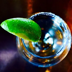 a margarita with a lime wedge