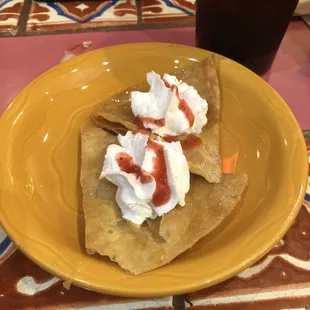 Cute little dessert that we didn&apos;t ask for