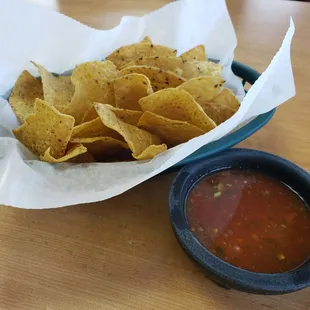 Chips n&apos; salsa were good.