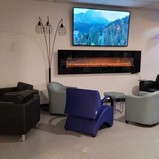 Cozy lounging area w/ faux fireplace