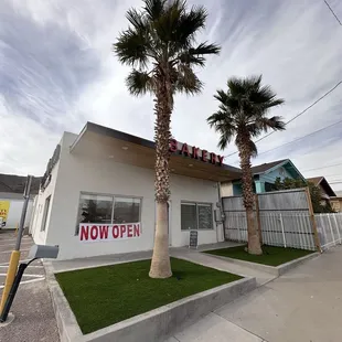 Store front of Ativan Morena Bakery