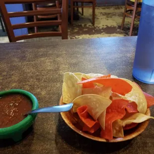 Red salsa &amp; chips