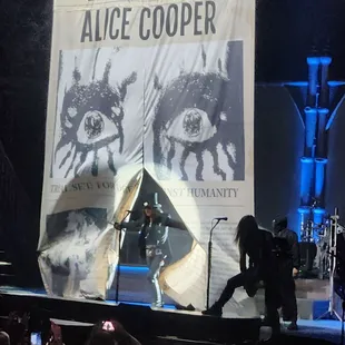 alice cooper on stage