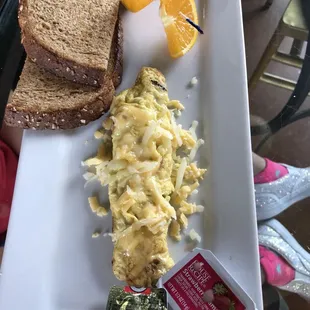 Kids menu omelette con queso $3.99