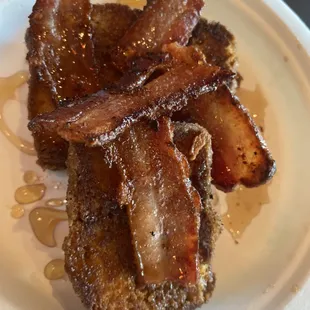 Cinnamon cake, extra crispy bacon and warm syrup