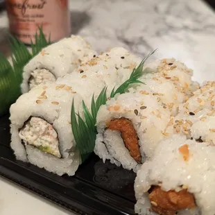 Spicy tuna and California roll