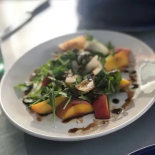 Peach salad with Georgia onions, Arugula and balsamic dressing