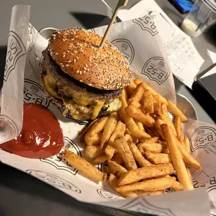 Gluten free bun juicy Lucy (upgrade fries)