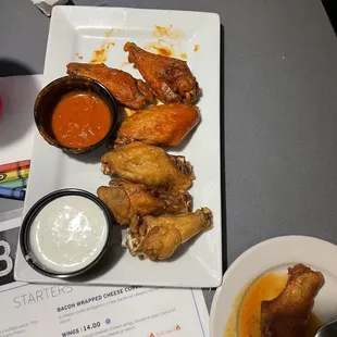 B52 wings, half plain, half B52 sauce. The sauce on the table was better. Cry baby Craig's!!!