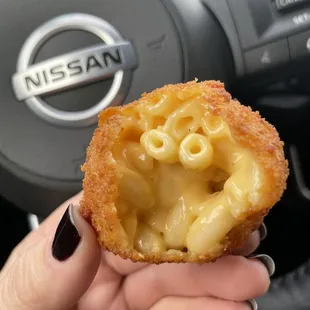 Mac and cheese ball