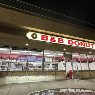 New hours and ownership. Opens at 4am and closes at 9pm.