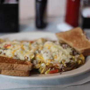 a plate of breakfast food