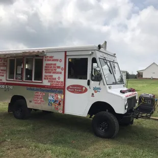 We are happy to have https://yelp.to/qTKq/TvRUPm2iPQ come get some ice cream too.