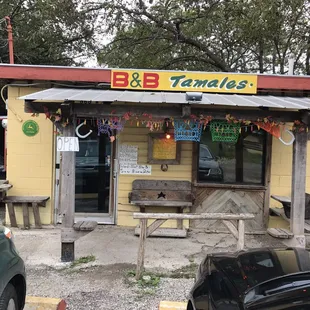 the outside of a restaurant