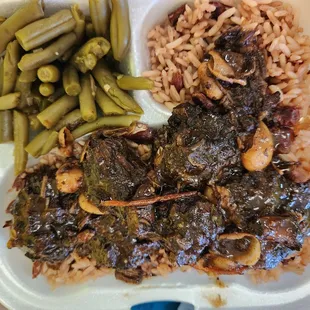 Turkey neck on rice with green beans