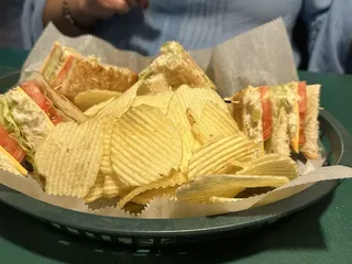 Blinky's Noble Grill & Bar