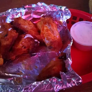 Hot wings with ranch