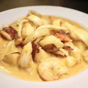 Kheang Kha Lee (Yellow Curry)- mild yellow curry with hint of cinnamon sautéed with creamy coconut milk, red potatoes, carrots, and onions