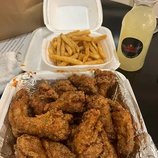 15 wings, fries and Lemonade Splash