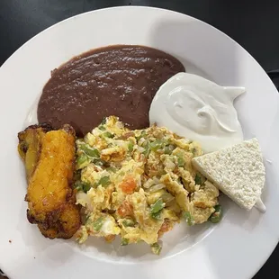 El Desayuno salvadoreo