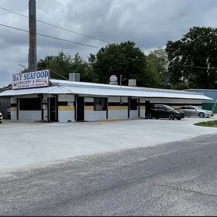 the outside of the restaurant